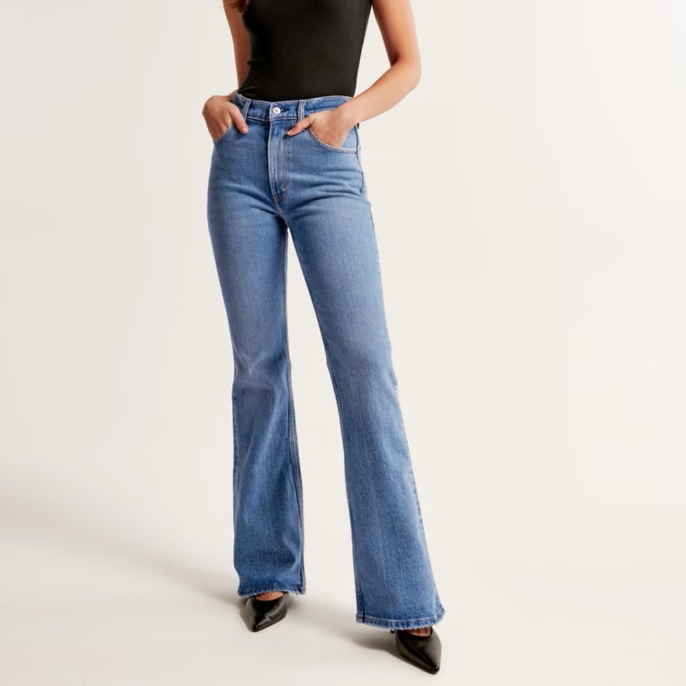 NWT Abercrombie “70s Vintage Flare” Ultra High Rise Jeans 26R